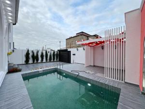 Bakı, həyət evi 4 otaqlı, satılır, 140 m² , 2.7 sot , Xəzər rayonu, Buzovna