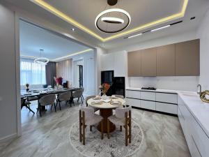 Bakı, həyət evi 5 otaqlı, satılır, 360 m² , 8 sot , Xəzər rayonu, Şüvəlan