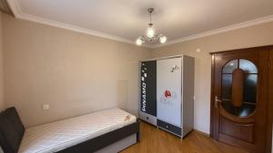 Bakı, köhnə tikili 3 otaqlı, satılır, 110 m²  , Nizami rayonu, 8-ci kilometr