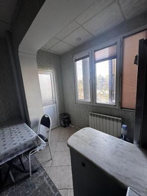 Bakı, köhnə tikili 2 otaqlı, satılır, 65 m²  , Binəqədi rayonu, 8-ci mikrorayon