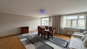 Bakı, köhnə tikili 3 otaqlı, satılır, 110 m²  , Nizami rayonu, 8-ci kilometr