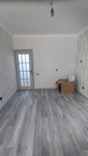 Bakı, köhnə tikili 4 otaqlı, satılır, 105 m²  , Binəqədi rayonu, 8-ci mikrorayon