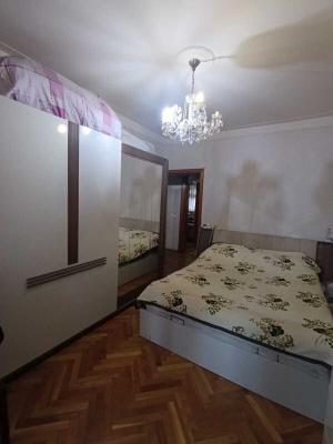 Bakı, köhnə tikili 5 otaqlı, satılır, 120 m²  , Binəqədi rayonu, 8-ci mikrorayon