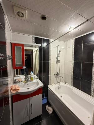 Bakı, köhnə tikili 3 otaqlı, satılır, 110 m²  , Nizami rayonu, 8-ci kilometr