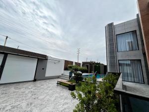 Bakı, həyət evi 4 otaqlı, satılır, 250 m² , 4 sot , Xəzər rayonu, Şüvəlan