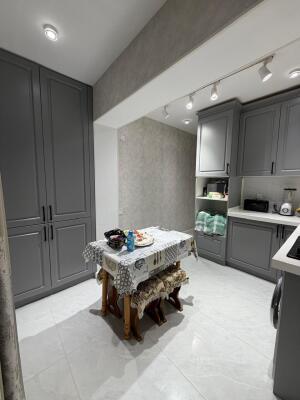 Bakı, köhnə tikili 4 otaqlı, satılır, 100 m²  , Yasamal rayonu, Yeni Yasamal qəs.
