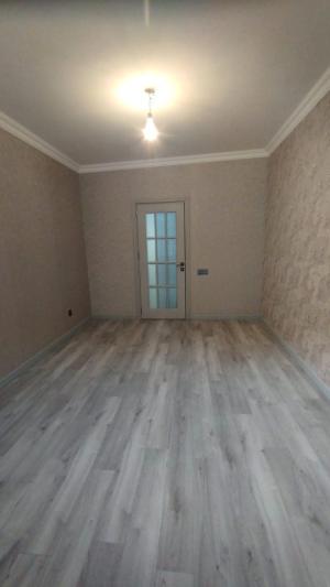 Bakı, köhnə tikili 4 otaqlı, satılır, 105 m²  , Binəqədi rayonu, 8-ci mikrorayon