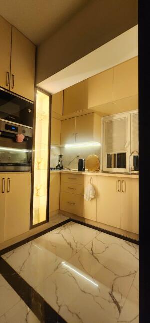 Bakı, köhnə tikili 3 otaqlı, satılır, 65 m²  , Binəqədi rayonu, 8-ci mikrorayon