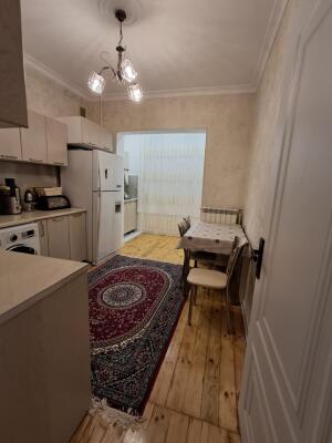 Bakı, köhnə tikili 2 otaqlı, satılır, 60 m²  , Binəqədi rayonu, 8-ci mikrorayon