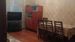 Bakı, köhnə tikili 2 otaqlı, satılır, 60 m²  , Binəqədi rayonu, 8-ci mikrorayon