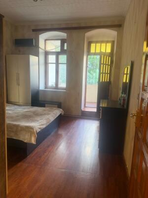 Bakı, köhnə tikili 2 otaqlı, satılır, 70 m²  , Nəsimi rayonu