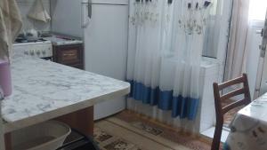 Bakı, köhnə tikili 2 otaqlı, satılır, 60 m²  , Binəqədi rayonu, 8-ci mikrorayon