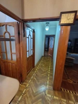 Bakı, köhnə tikili 5 otaqlı, satılır, 120 m²  , Binəqədi rayonu, 8-ci mikrorayon
