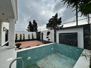 Bakı, bağ/həyət evi 4 otaqlı, satılır, 140 m² , 2.6 sot , Xəzər rayonu, Şüvəlan