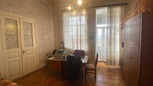 Bakı, köhnə tikili 4 otaqlı, satılır, 110 m²  , Səbail rayonu