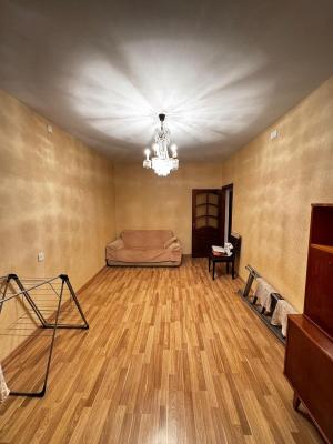 Bakı, köhnə tikili 4 otaqlı, satılır, 100 m²  , Binəqədi rayonu, 8-ci mikrorayon