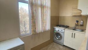 Bakı, köhnə tikili 2 otaqlı, satılır, 50 m²  , Binəqədi rayonu, 7-ci mikrorayon