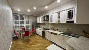 Bakı, yeni tikili 2 otaqlı, günlük kirayə, 84 m²  , Nərimanov rayonu, Böyükşor qəs.