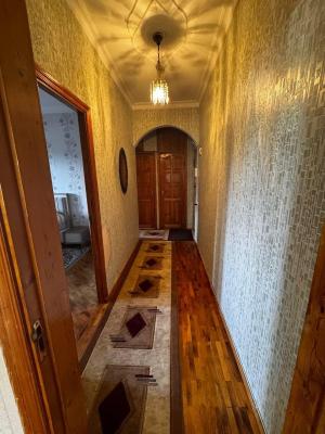 Bakı, köhnə tikili 2 otaqlı, satılır, 65 m²  , Binəqədi rayonu, 8-ci mikrorayon