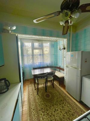 Bakı, köhnə tikili 2 otaqlı, satılır, 70 m²  , Nəsimi rayonu