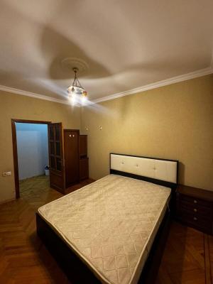 Bakı, köhnə tikili 2 otaqlı, satılır, 70 m²  , Nərimanov rayonu