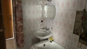 Bakı, köhnə tikili 1 otaqlı, satılır, 30 m²  , Nəsimi rayonu, 5-ci mikrorayon