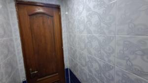 Bakı, köhnə tikili 2 otaqlı, satılır, 70 m²  , Binəqədi rayonu, 8-ci mikrorayon