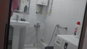 Bakı, köhnə tikili 2 otaqlı, satılır, 60 m²  , Binəqədi rayonu, 8-ci mikrorayon