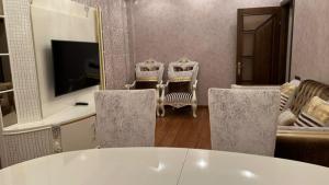 Bakı, yeni tikili 3 otaqlı, günlük kirayə, 100 m²  , Xətai rayonu, H.Aslanov qəs.