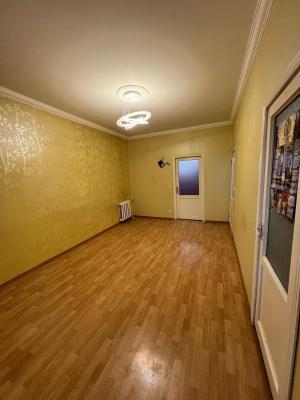 Bakı, köhnə tikili 2 otaqlı, satılır, 50 m²  , Binəqədi rayonu, 7-ci mikrorayon