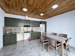 Bakı, həyət evi 5 otaqlı, satılır, 250 m² , 6 sot , Xəzər rayonu, Şüvəlan