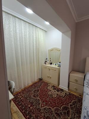 Bakı, köhnə tikili 2 otaqlı, satılır, 60 m²  , Binəqədi rayonu, 8-ci mikrorayon