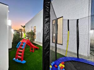 Bakı, həyət evi 5 otaqlı, satılır, 230 m² , 5 sot , Xəzər rayonu, Şüvəlan