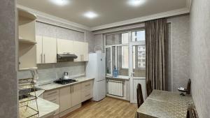 Bakı, yeni tikili 2 otaqlı, kirayə, 60 m²  , Binəqədi rayonu, 7-ci mikrorayon