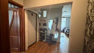 Bakı, köhnə tikili 4 otaqlı, satılır, 90 m²  , Binəqədi rayonu, 7-ci mikrorayon