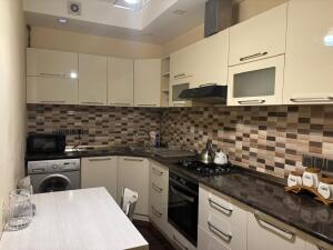 Bakı, yeni tikili 3 otaqlı, satılır, 105 m²  , Yasamal rayonu, Yeni Yasamal qəs.