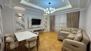 Bakı, yeni tikili 2 otaqlı, kirayə, 95 m²  , Xətai rayonu, Ağ şəhər