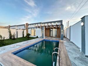 Bakı, həyət evi 4 otaqlı, satılır, 160 m² , 3.6 sot , Xəzər rayonu, Şüvəlan