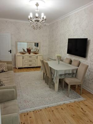 Bakı, köhnə tikili 2 otaqlı, satılır, 60 m²  , Binəqədi rayonu, 8-ci mikrorayon