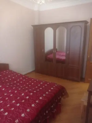 3 otaqlı köhnə tikili, kirayə, 90 m², Bakı, Nəsimi rayonu