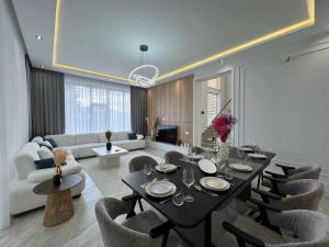 Bakı, həyət evi 5 otaqlı, satılır, 360 m² , 8 sot , Xəzər rayonu, Şüvəlan