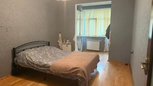 Bakı, köhnə tikili 4 otaqlı, satılır, 90 m²  , Binəqədi rayonu, 7-ci mikrorayon