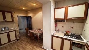 Bakı, köhnə tikili 4 otaqlı, satılır, 100 m²  , Binəqədi rayonu, 8-ci mikrorayon