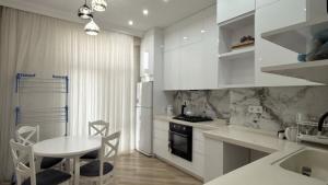 Bakı, yeni tikili 2 otaqlı, satılır, 80 m²  , Binəqədi rayonu, 7-ci mikrorayon