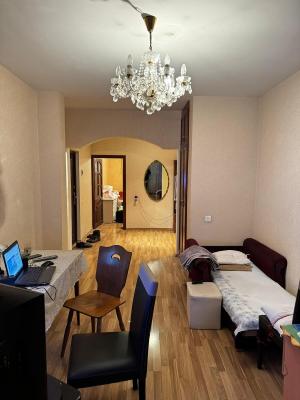 Bakı, köhnə tikili 4 otaqlı, satılır, 100 m²  , Binəqədi rayonu, 8-ci mikrorayon