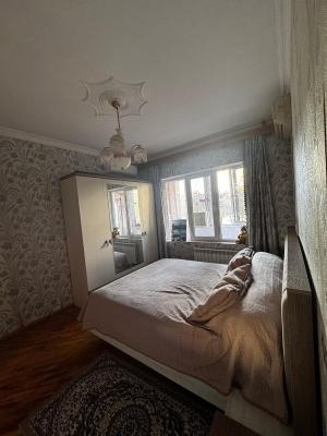 Bakı, köhnə tikili 2 otaqlı, satılır, 65 m²  , Binəqədi rayonu, 8-ci mikrorayon
