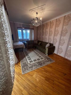 Bakı, köhnə tikili 2 otaqlı, satılır, 65 m²  , Binəqədi rayonu, 8-ci mikrorayon