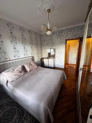 Bakı, köhnə tikili 2 otaqlı, satılır, 65 m²  , Binəqədi rayonu, 8-ci mikrorayon