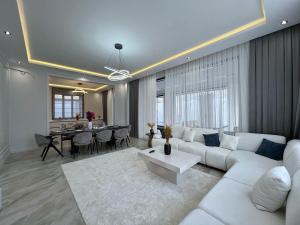 Bakı, həyət evi 5 otaqlı, satılır, 360 m² , 8 sot , Xəzər rayonu, Şüvəlan