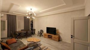 Bakı, yeni tikili 3 otaqlı, satılır, 150 m²  , Binəqədi rayonu, 8-ci mikrorayon